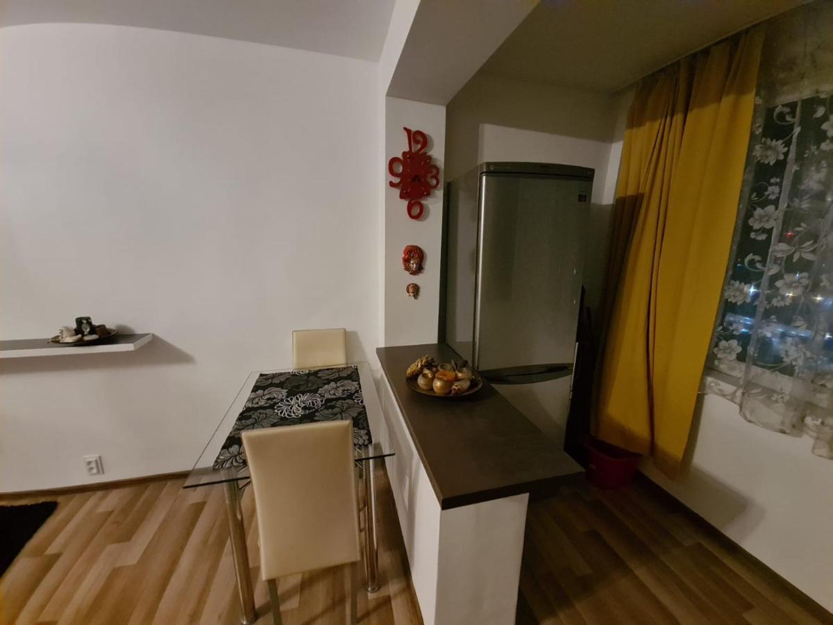 Apartament Cristina Lägenhet Deva Exteriör bild