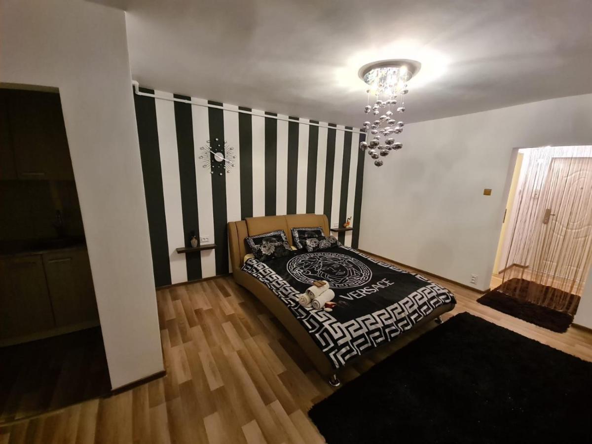 Apartament Cristina Lägenhet Deva Exteriör bild