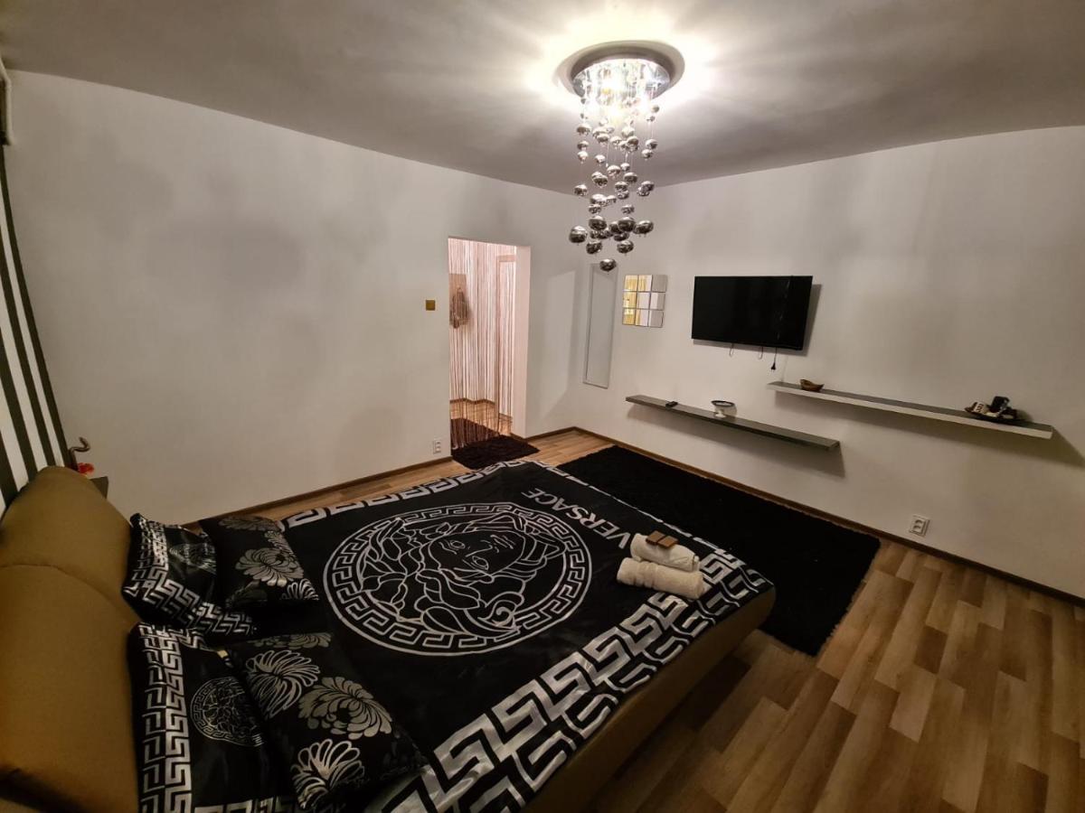 Apartament Cristina Lägenhet Deva Exteriör bild